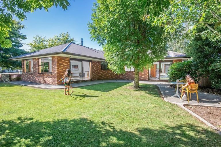 Photo of property in 39 Hagart-alexander Drive, Mosgiel, 9024