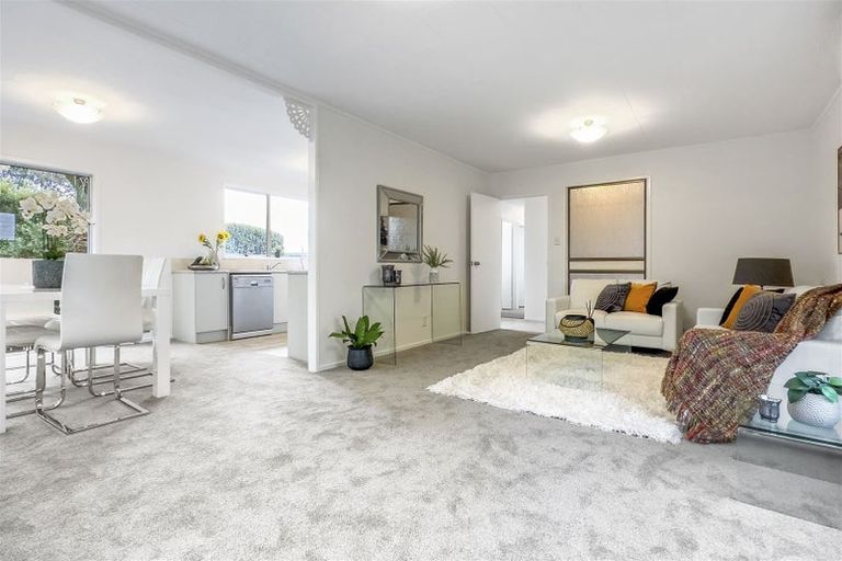 Photo of property in 1/8 Tallington Crescent, Torbay, Auckland, 0630