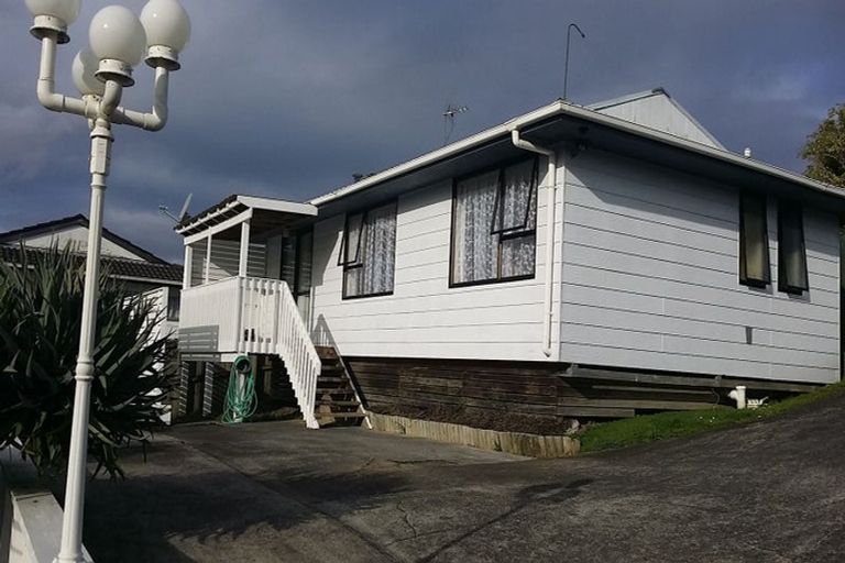 Photo of property in 15 Sabot Place, Massey, Auckland, 0614
