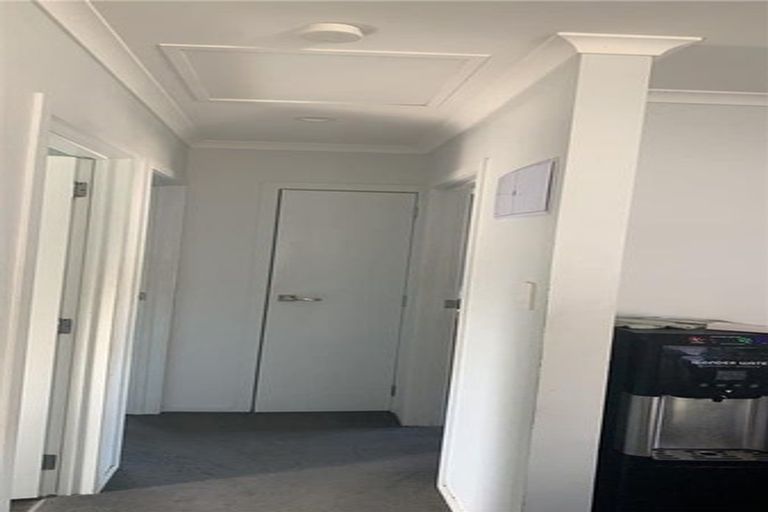 Photo of property in 16 Evans Road, Weymouth, Auckland, 2103