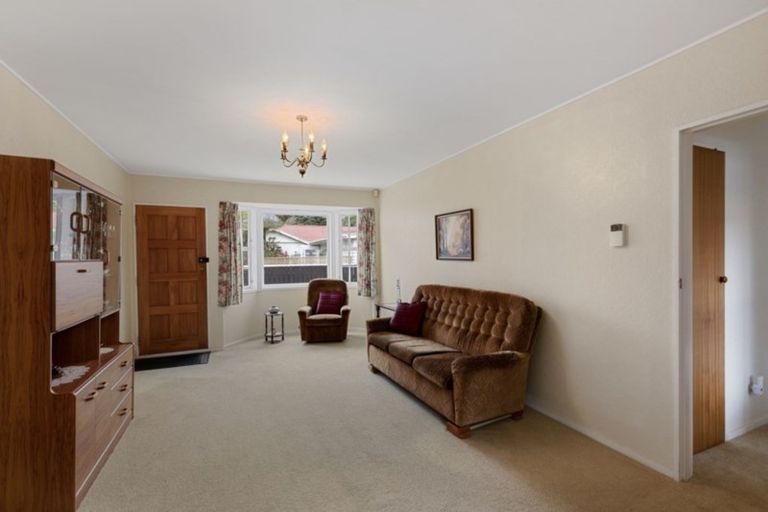 Photo of property in 2/53 Ludlam Crescent, Woburn, Lower Hutt, 5010