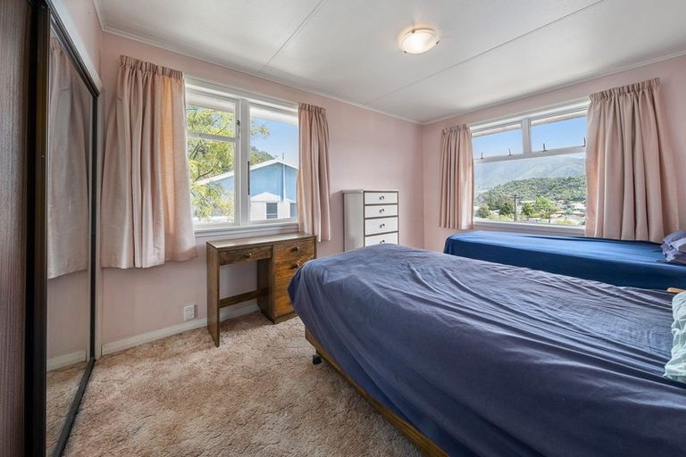 Photo of property in 77 Milton Terrace, Picton, 7220