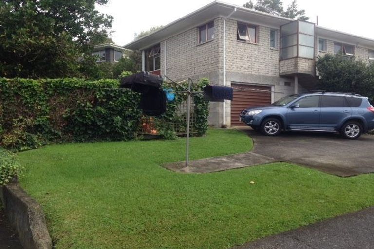 Photo of property in 2/22 Mannering Place, Hillcrest, Auckland, 0627