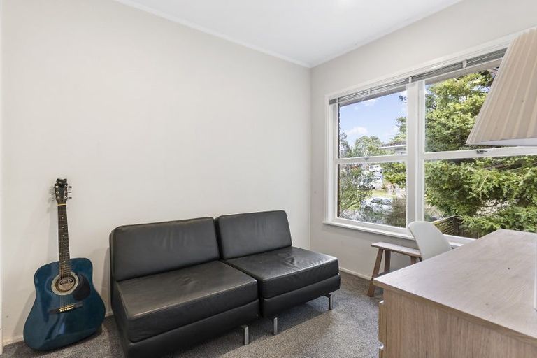 Photo of property in 2/30 Diana Drive, Glenfield, Auckland, 0627