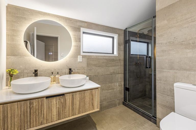 Photo of property in 14 Packham Place, Beach Haven, Auckland, 0626