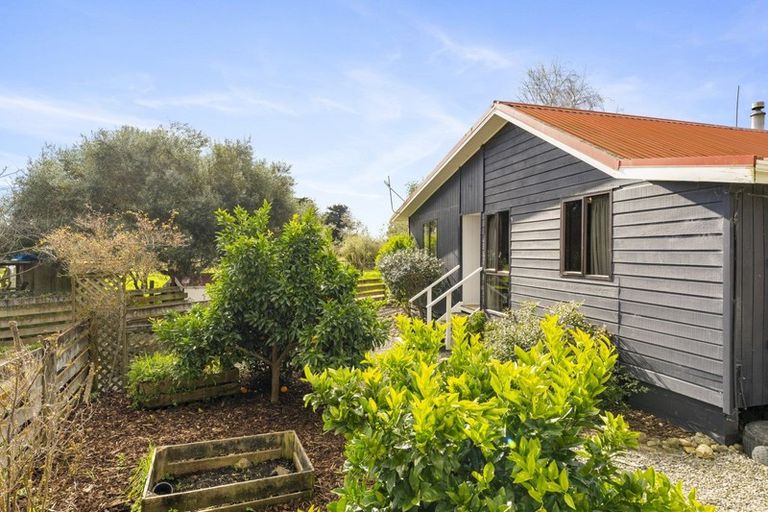 Photo of property in 103 Waikawa Beach Road, Manakau, Levin, 5573