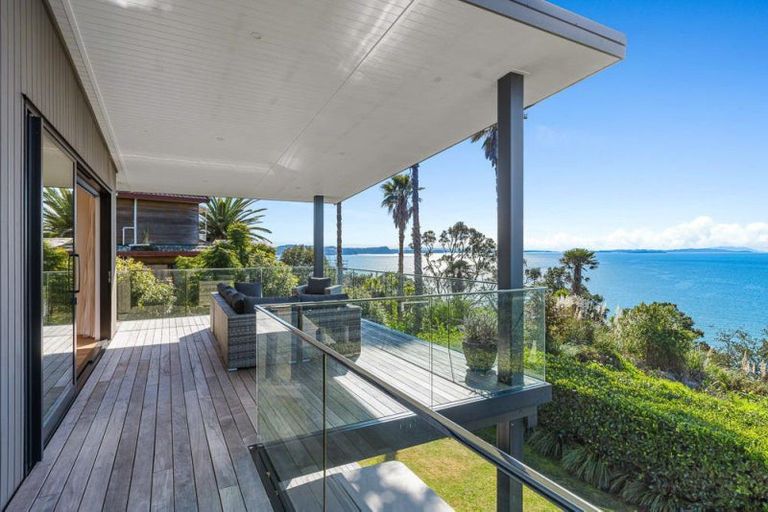 Photo of property in 102 Vipond Road, Stanmore Bay, Whangaparaoa, 0932