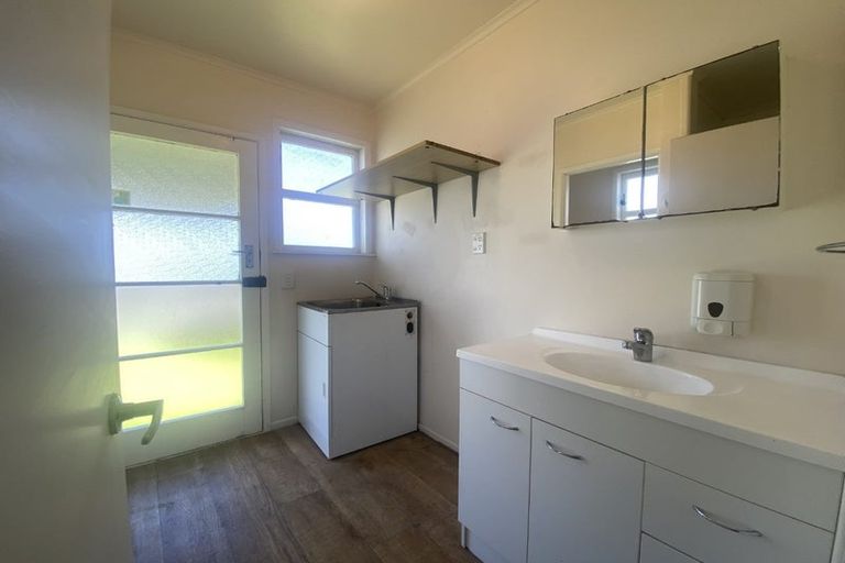 Photo of property in 8 Robinson Avenue, Holdens Bay, Rotorua, 3010