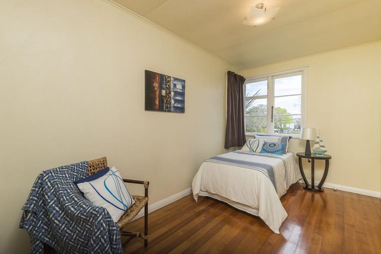 Photo of property in 22 Eastview Road, Glen Innes, Auckland, 1072