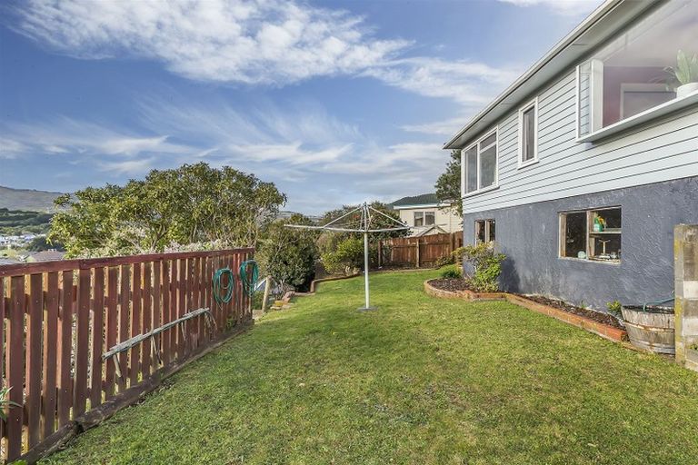 Photo of property in 14 Lane Crescent, Tawa, Wellington, 5028