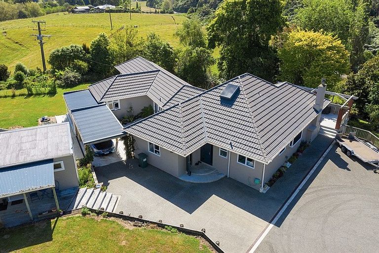 Photo of property in 30-36 Emerald Hills Road, Koputaroa, Levin, 5571