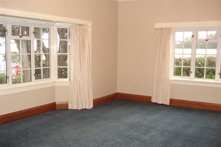 Photo of property in 1 Ranui Crescent, Khandallah, Wellington, 6035