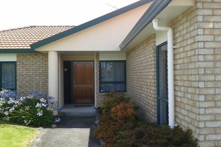 Photo of property in 15 Newry Close, East Tamaki Heights, Auckland, 2016