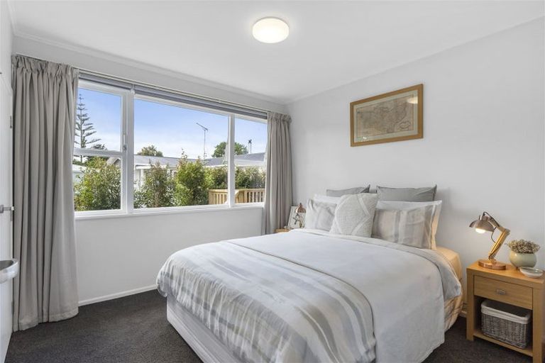 Photo of property in 17b Roseneath Place, Birkdale, Auckland, 0626