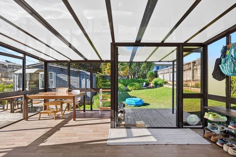 Photo of property in 2/7 Pomelo Road, Te Atatu South, Auckland, 0610