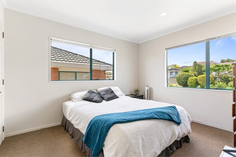 Photo of property in 33b Dalwhinnie Parade, Highland Park, Auckland, 2010