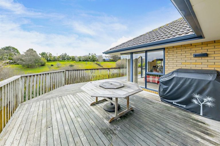Photo of property in 2 Tanah Merah Drive, Papakura, 2110