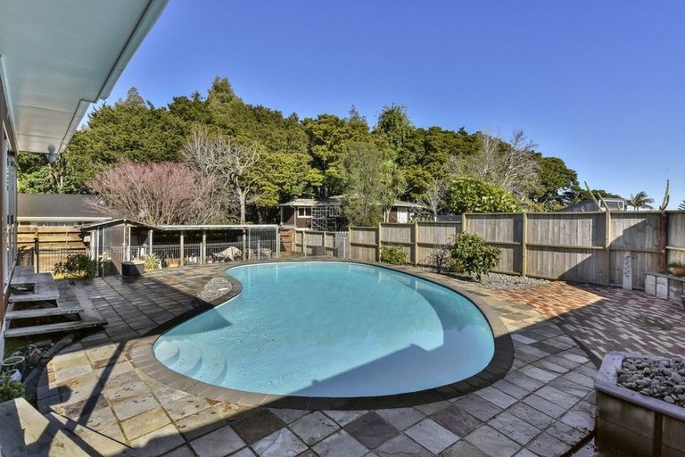 Photo of property in 18 Freshney Place, Hillpark, Auckland, 2102