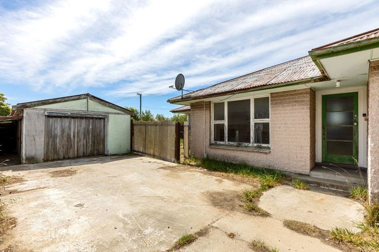 Photo of property in 15 Vancouver Crescent, Wainoni, Christchurch, 8061