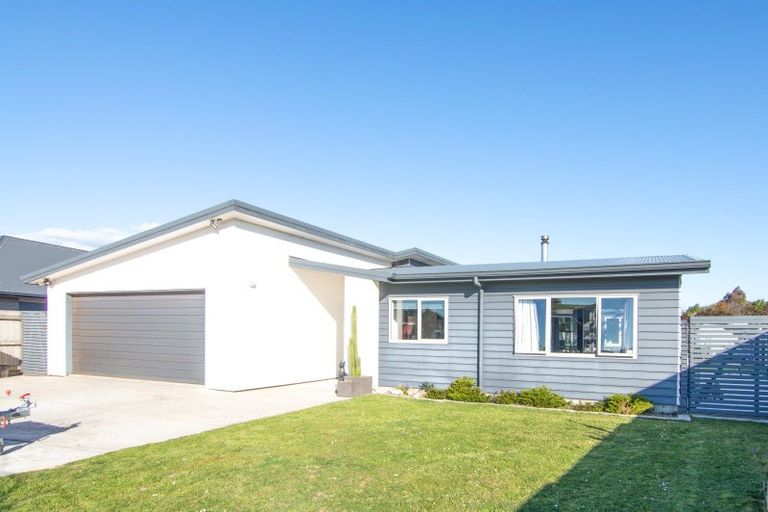 Photo of property in 18 Millbrook Place, Ashhurst, 4810