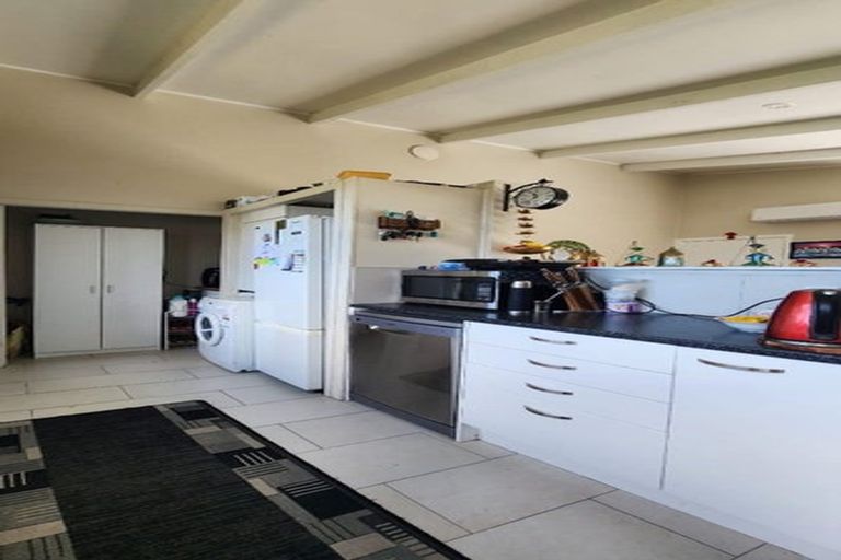 Photo of property in 10 Nandana Drive, Glen Eden, Auckland, 0602