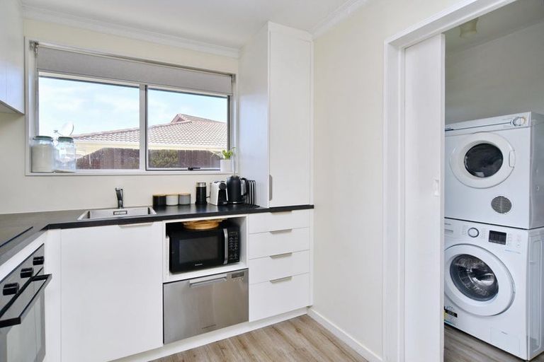 Photo of property in 2/90 Queenspark Drive, Parklands, Christchurch, 8083