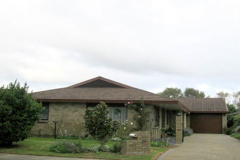 Photo of property in 28 The Avenue, Paraparaumu Beach, Paraparaumu, 5032