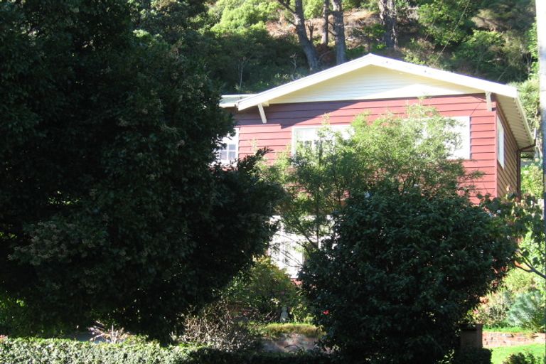 Photo of property in 16 Tawa Street, Eastbourne, Lower Hutt, 5013