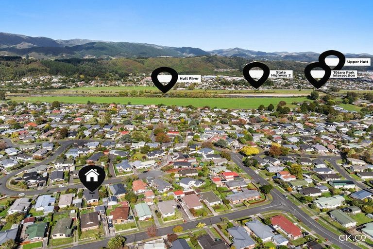 Photo of property in 28 Omaha Grove, Totara Park, Upper Hutt, 5018