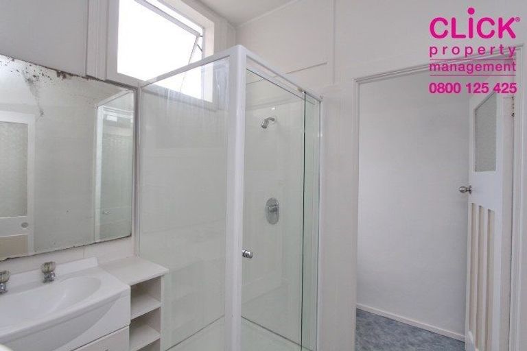 Photo of property in 11 Eglinton Road, The Glen, Dunedin, 9011