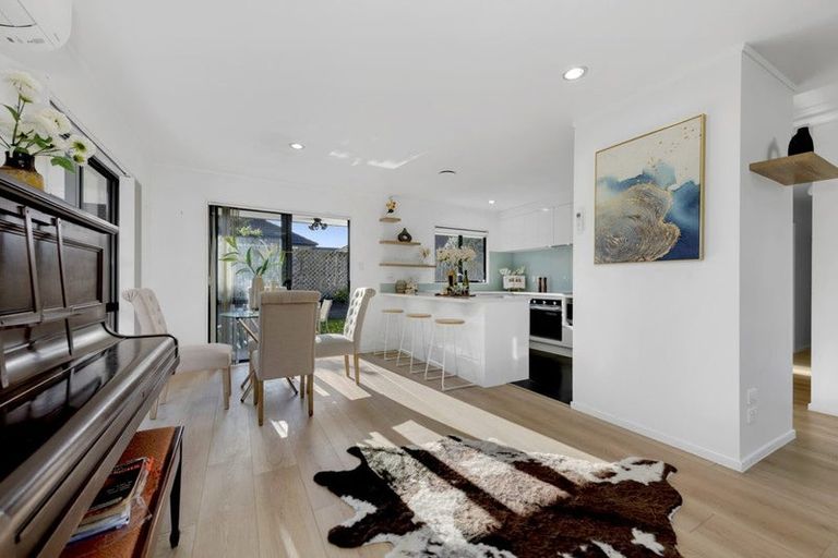 Photo of property in 6 Frank Bunce Grove, Flat Bush, Auckland, 2019
