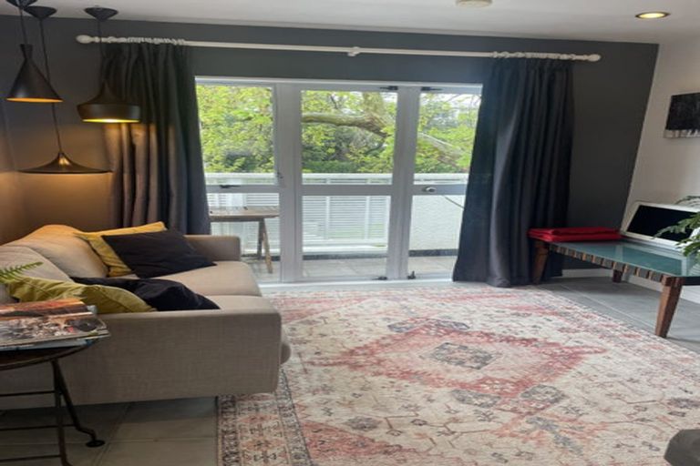 Photo of property in 14a Glade Place, Birkenhead, Auckland, 0626