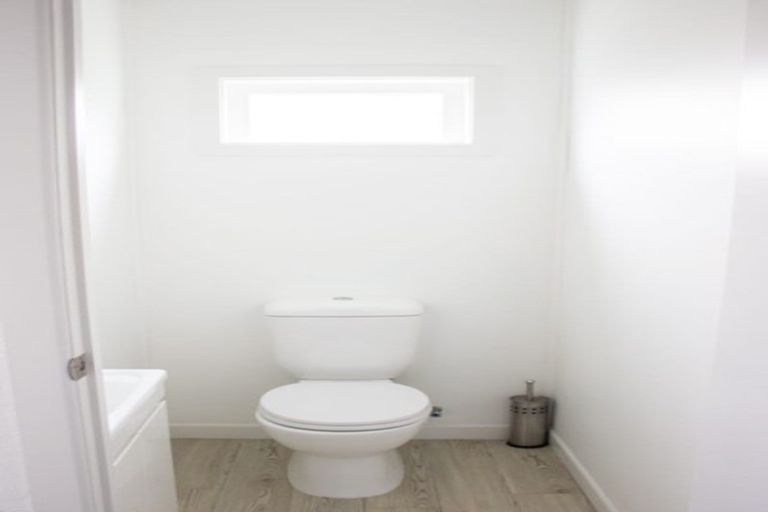 Photo of property in 1/54a Birkdale Road, Birkdale, Auckland, 0626