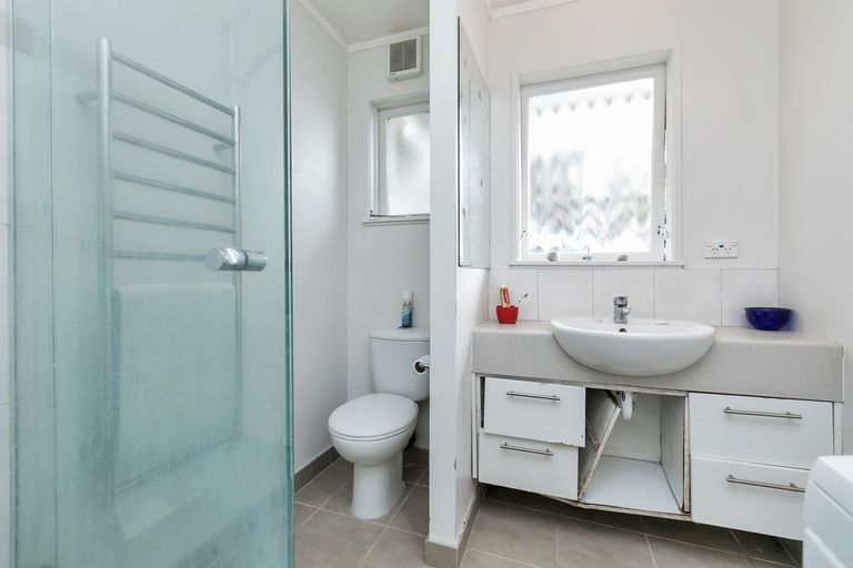 Photo of property in 2/56 Gowing Drive, Meadowbank, Auckland, 1072