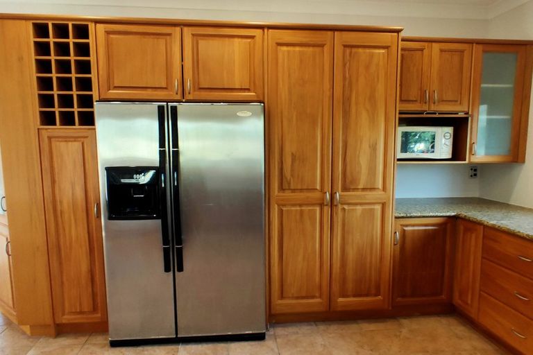 Photo of property in 27 Mansion Court, West Harbour, Auckland, 0618