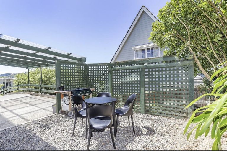 Photo of property in 18 Southern Cross Crescent, Island Bay, Wellington, 6023