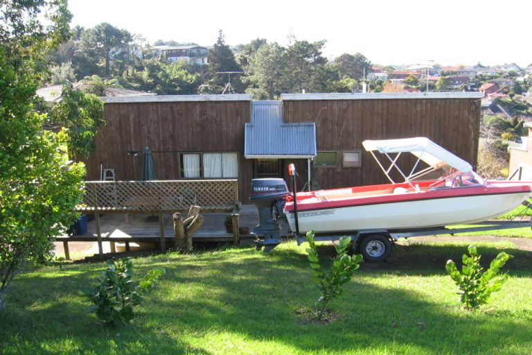 Photo of property in 4/431 East Coast Road, Mairangi Bay, Auckland, 0630