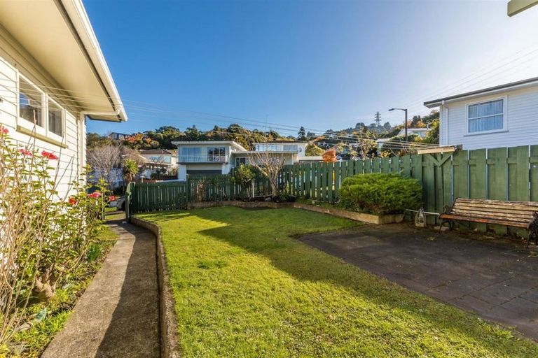 Photo of property in 25 Rondane Place, Tirohanga, Lower Hutt, 5010