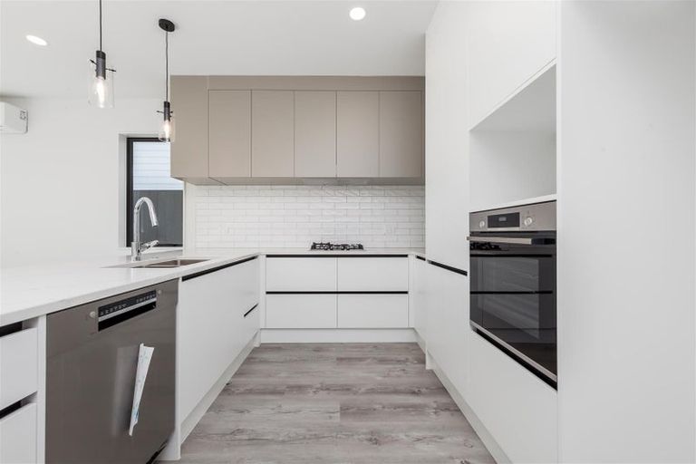 Photo of property in 8 Paparahi Place, Wainui, 0992