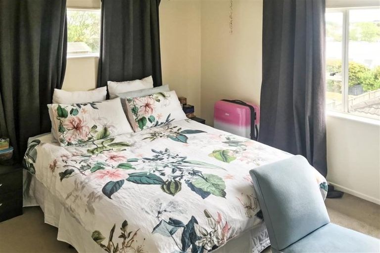 Photo of property in 1/24a Dallinghoe Crescent, Milford, Auckland, 0620