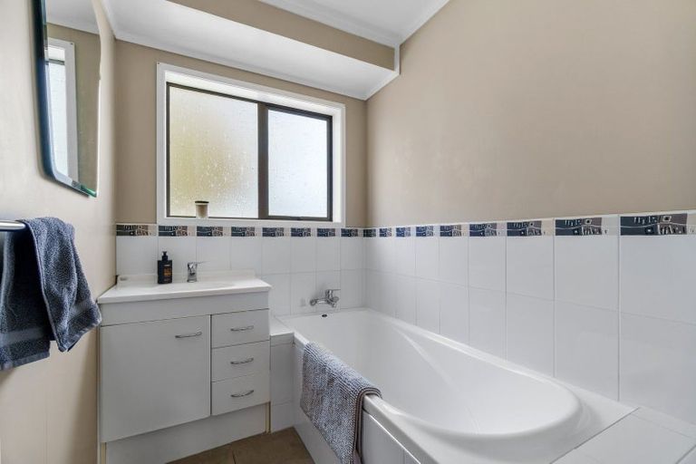 Photo of property in 2 Sheridan Crescent, Leamington, Cambridge, 3432