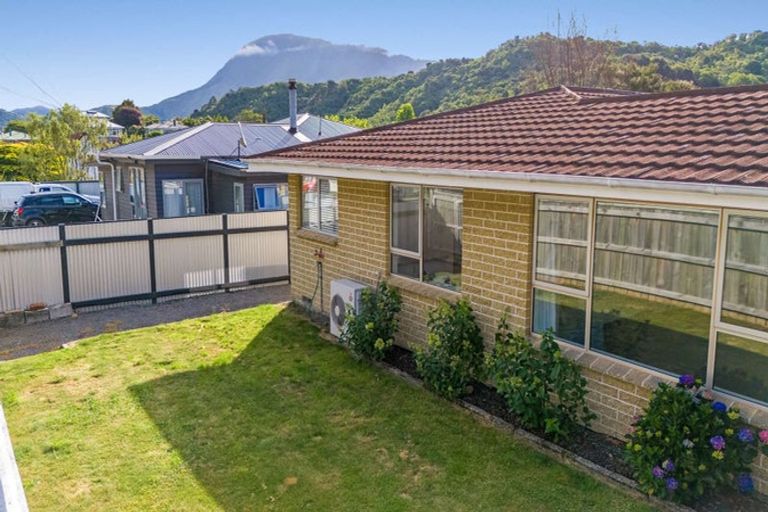 Photo of property in 131a Waikawa Road, Picton, 7220