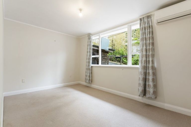 Photo of property in 126 Candia Road, Henderson Valley, Auckland, 0614