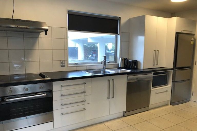 Photo of property in 4/6 Defoe Place, Waltham, Christchurch, 8023