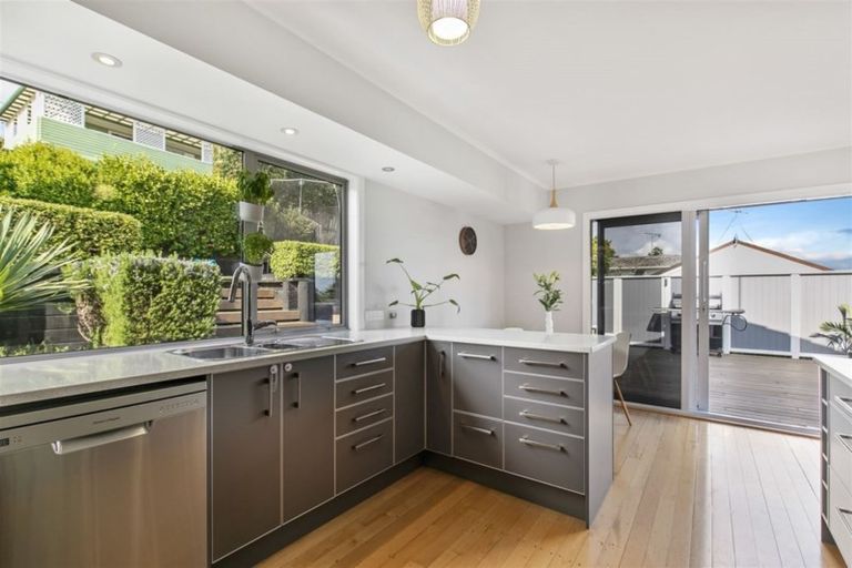 Photo of property in 6 Stott Avenue, Birkdale, Auckland, 0626