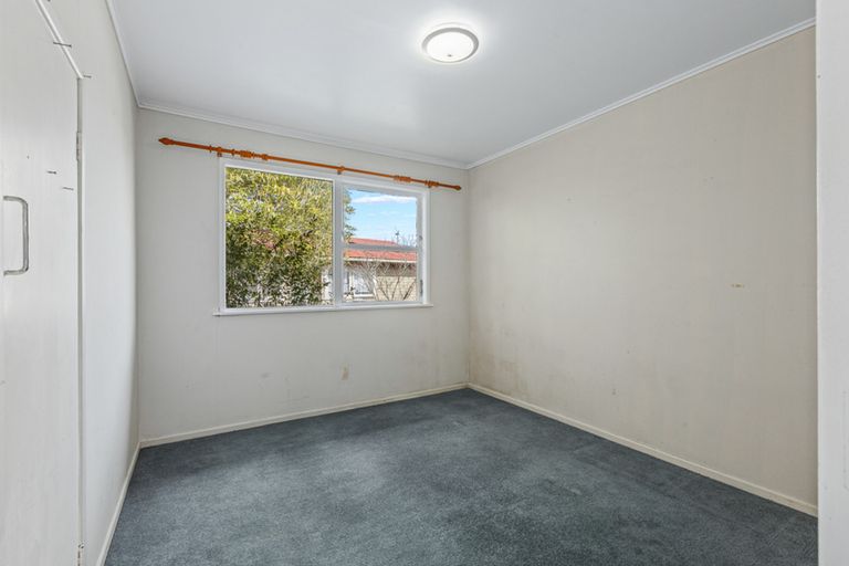 Photo of property in 2 Coburg Street, Henderson, Auckland, 0612