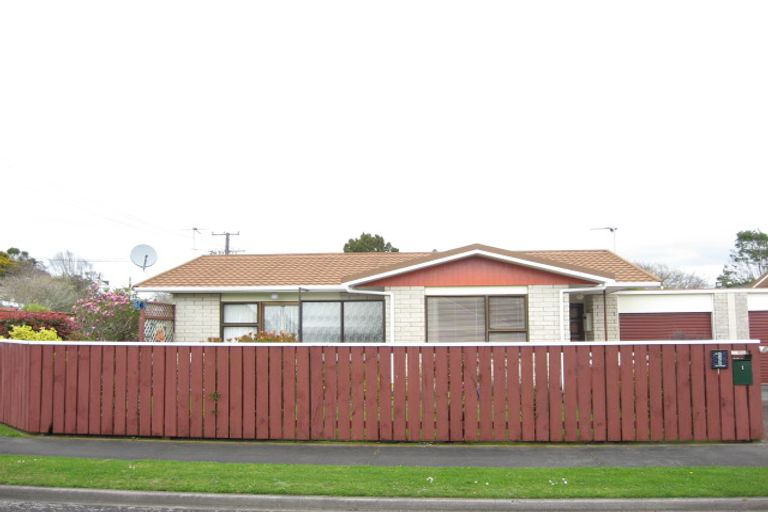Photo of property in 1 Nursery Place, Westown, New Plymouth, 4310