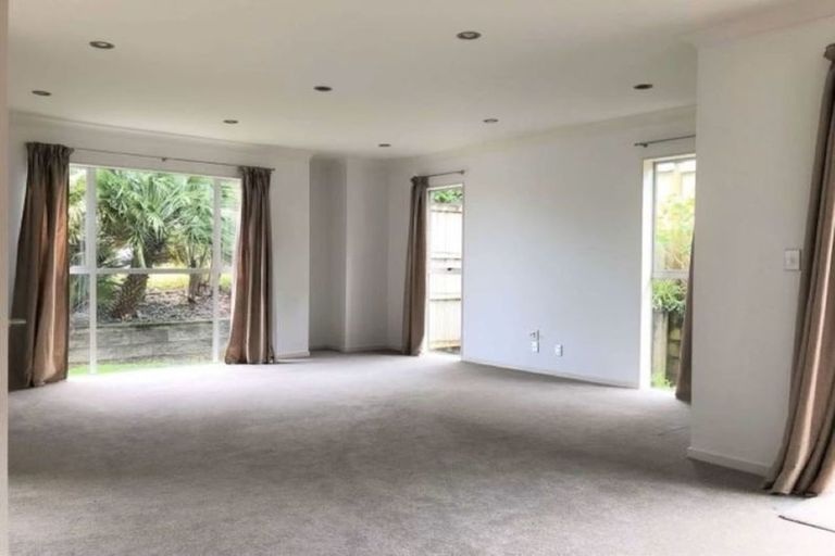 Photo of property in 23 Gibbston Crescent, Flat Bush, Auckland, 2016