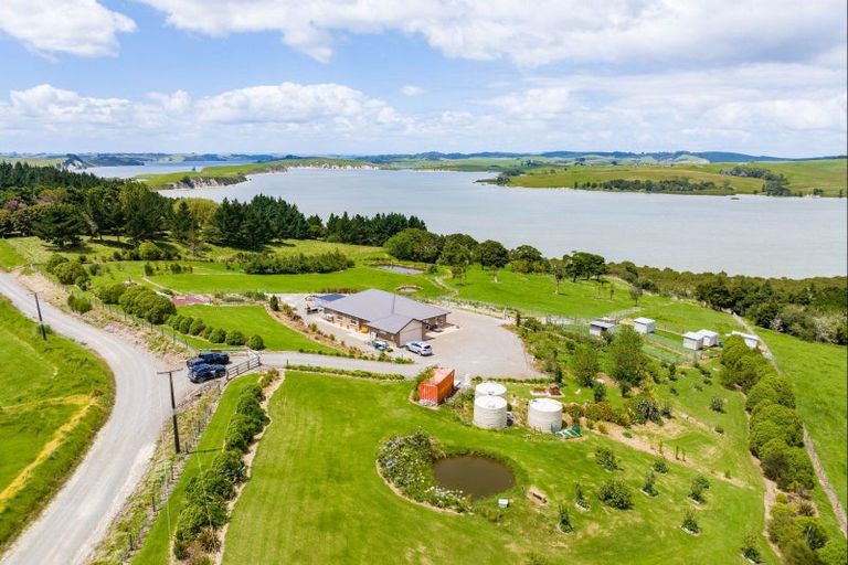 Photo of property in 24 Karakanui Road, Tinopai, Matakohe, 0593