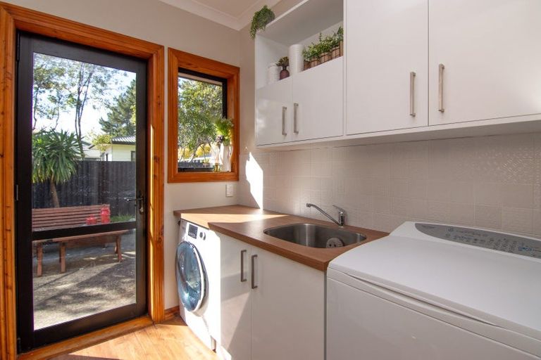Photo of property in 7 Alpine Grove, Kelvin Grove, Palmerston North, 4414